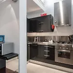 Art Gallery Apartment In Florence