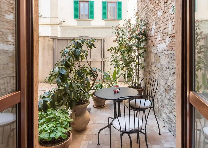 Art Gallery Apartment In Florence